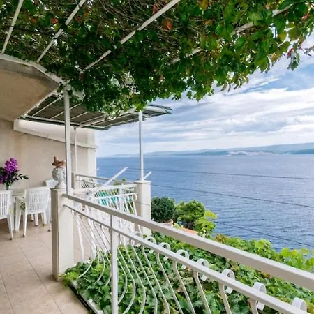 Apartment With Sea View Ii *
