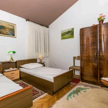 Apartment With Sea View Ii
