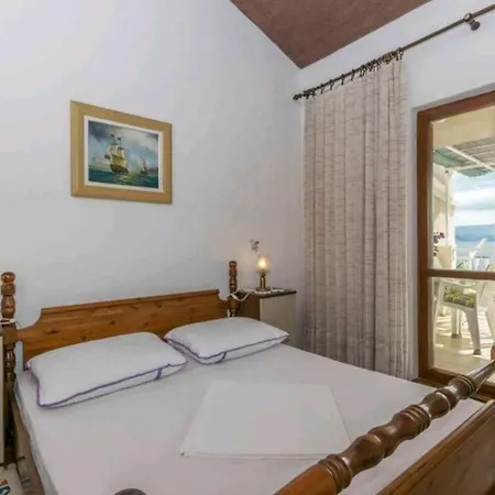 Apartment With Sea View Ii *